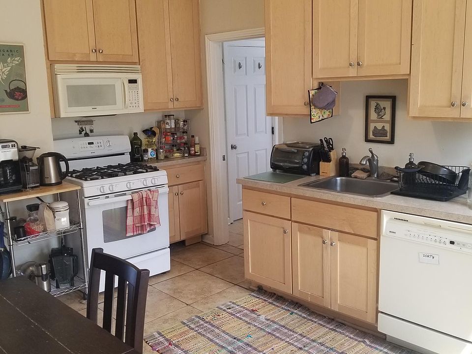 Kitchen w/ dishwasher