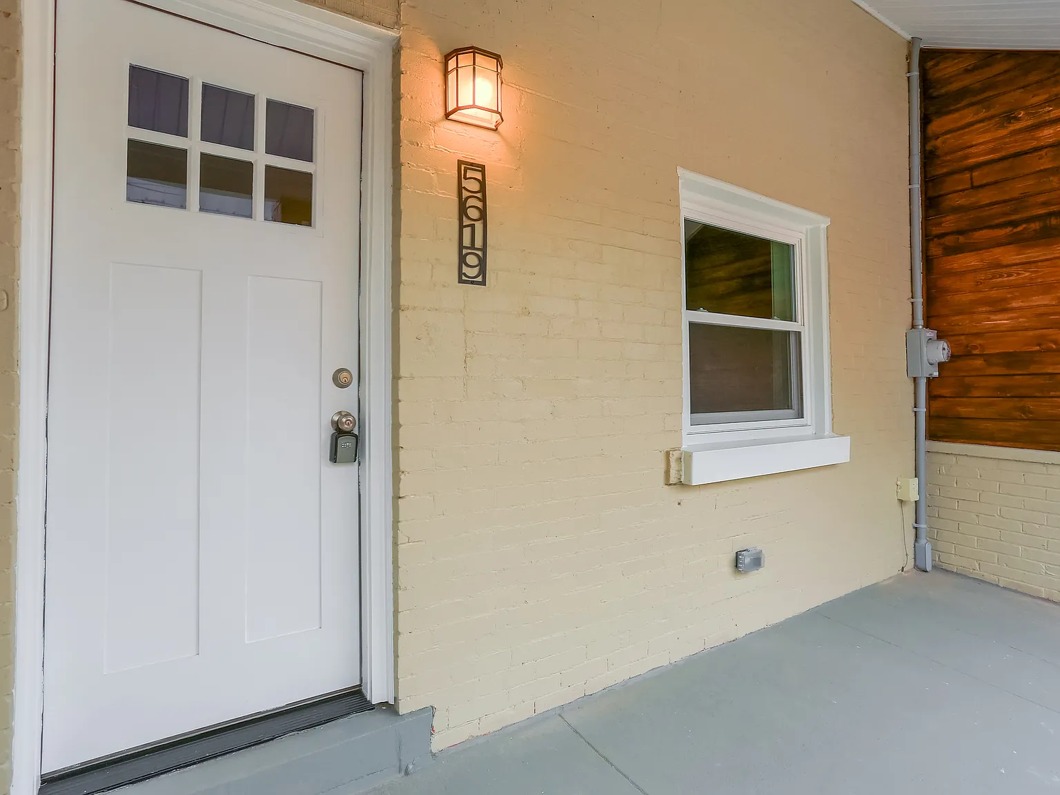 3 bed, 1.5 bath, 1488 sqft, $2,300 — Photo 2