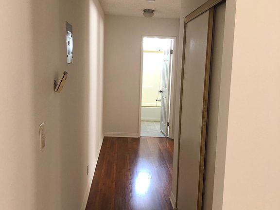 3rd image of 2806 W Victory Blvd APT A