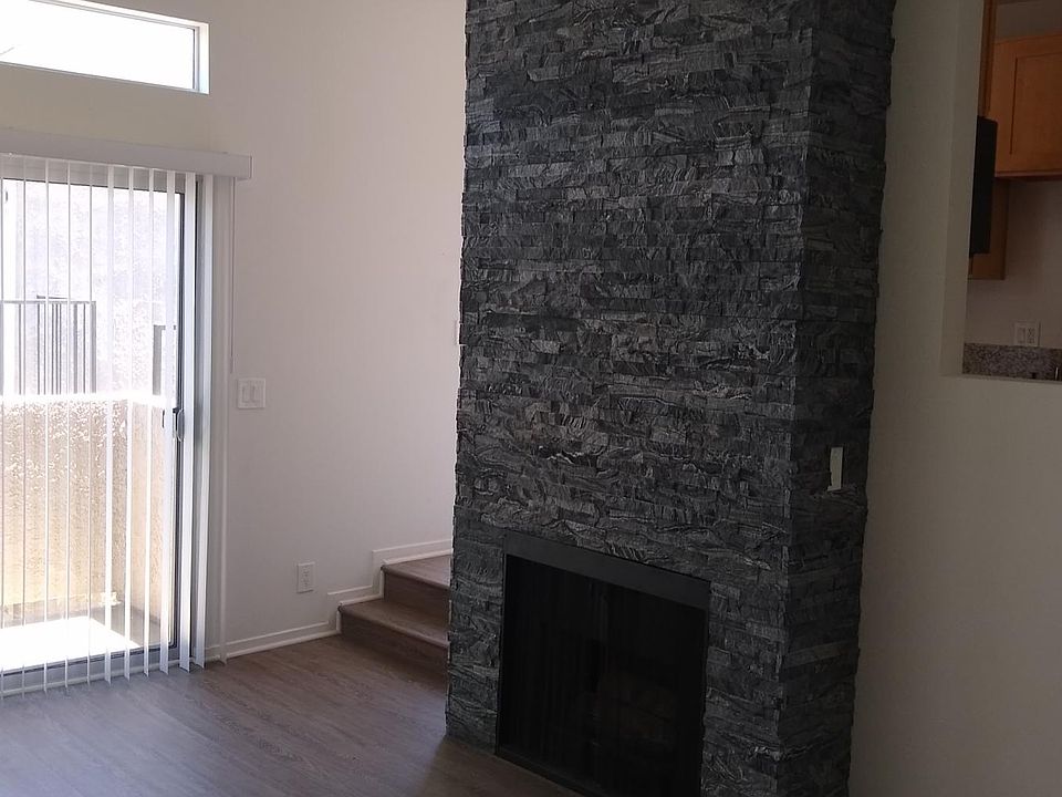 1st image of 13561 Moorpark St #203