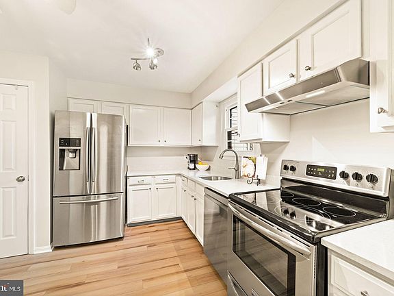 4th image of 24 Haxall Ct