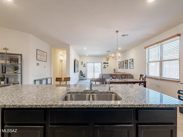 9222 W Trotting Wolf Trl, Marana, AZ 85653