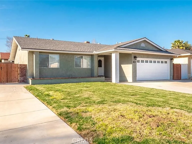 925 Diane Way — Photo 2