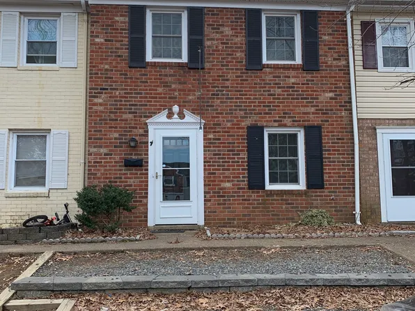 7 Farrell Ln, Fredericksburg, VA 22408