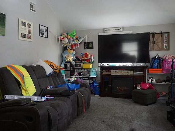 2nd image of 25 Riverview Dr