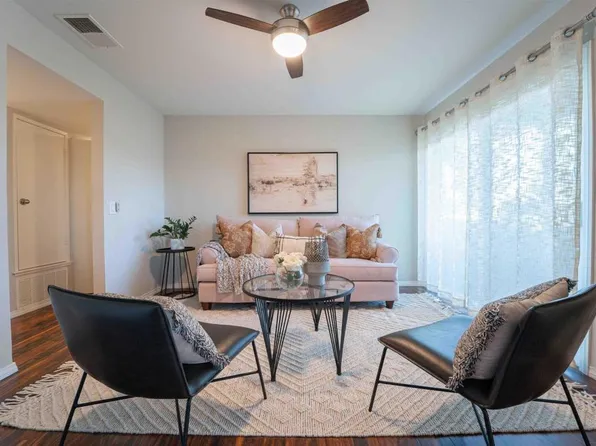 225 Diamond Way APT 110, Vista, CA 92083
