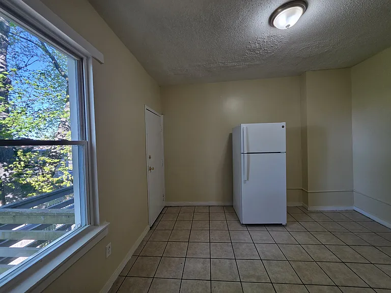 33 Dickerman St #4D — Photo 3