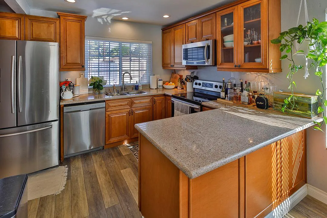 2150 Grand Ave — Photo 4