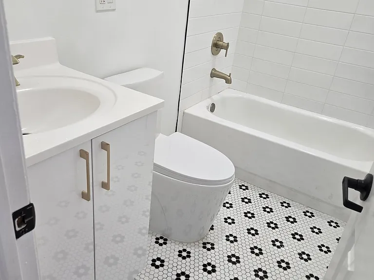 641 N 15th St #2 — Photo 7