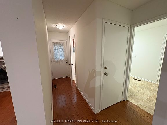 5th image of 1782 Meadowview Ave