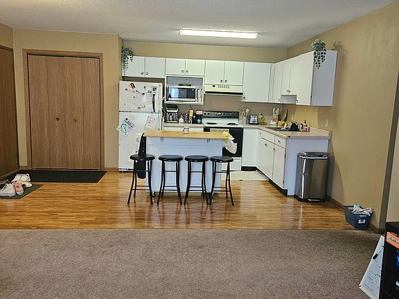 4th image of 216 West Ave N