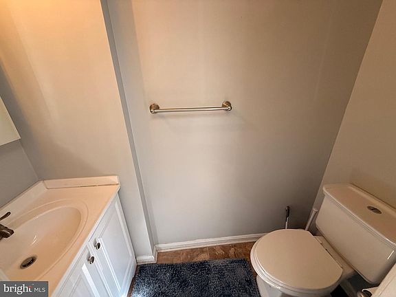 3rd image of 16 Hardwood Dr