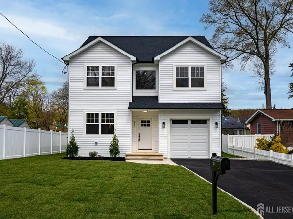 21 N Shore Blvd, Helmetta, NJ 08828