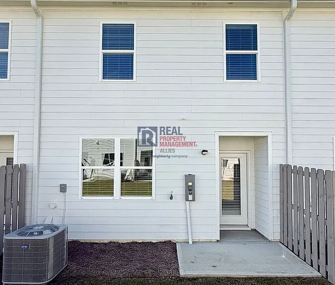10 Sweetspire Dr — Photo 12