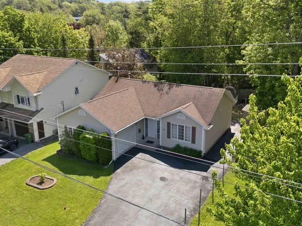 28 Fort Sackville Rd, Halifax, NS B4A 2G5