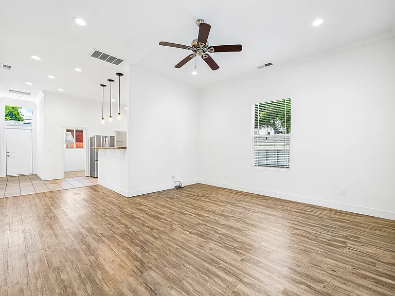 Frontroom 1