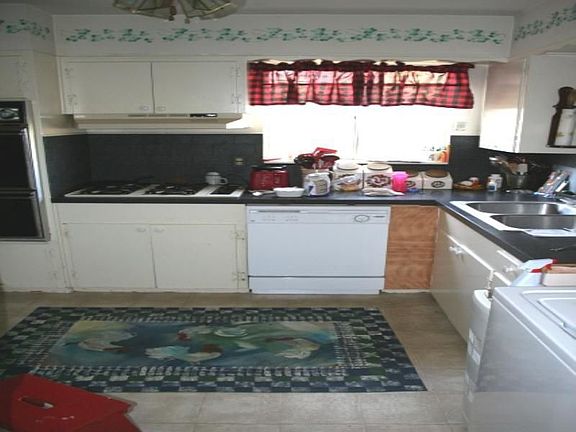 4th image of 2792 University Ave