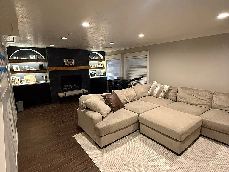 4322 W Pentenwell Ln — Photo 12