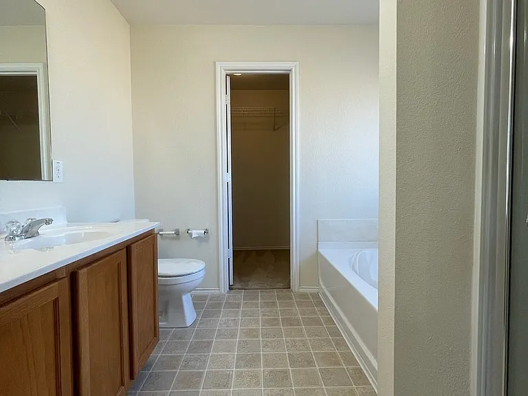 25447 Longbranch Run — Photo 15