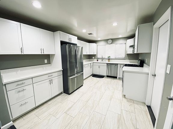 2nd image of 18400 San Fernando Mission Blvd