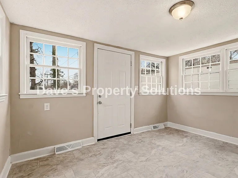 829 W Terrell St — Photo 18
