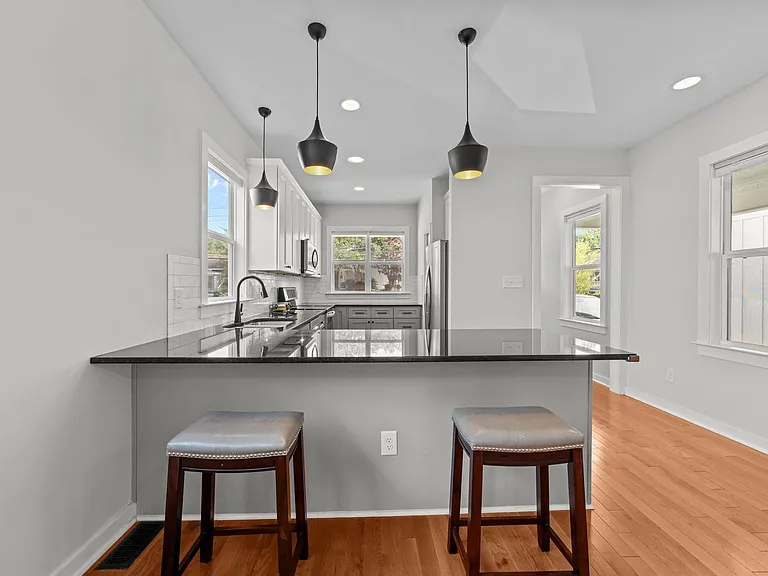 536 E Lenoir St — Photo 10