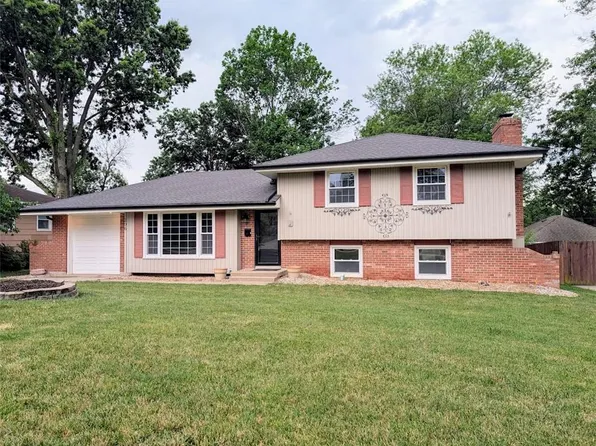 206 SW Rogers Dr, Lees Summit, MO 64081