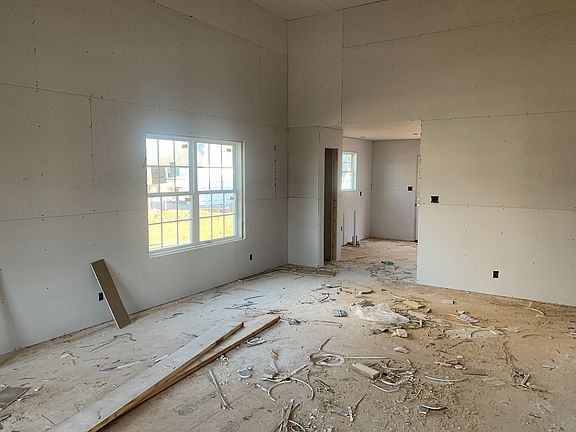5th image of 193 Chalet Cir