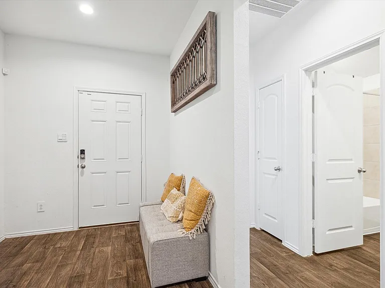 20209 Portbec Dr — Photo 3