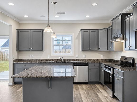 3rd image of 481 Geranium St