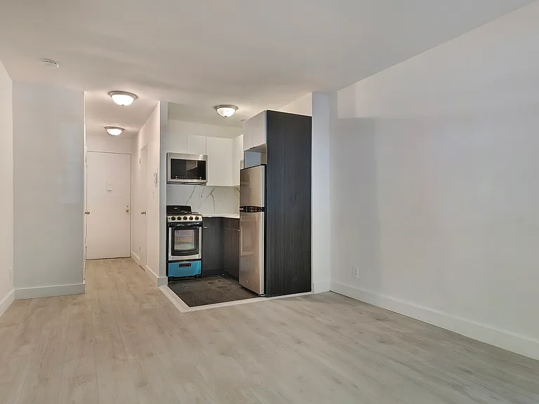 330 E 85th St #1F — Photo 4
