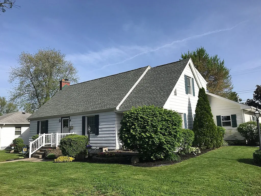 202 Baker St photo 1