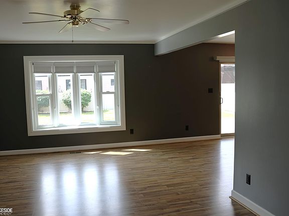 3rd image of 13339 Roxbury Dr