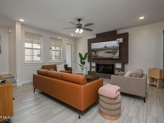 4th image of 320 Vin Almoradi Ct