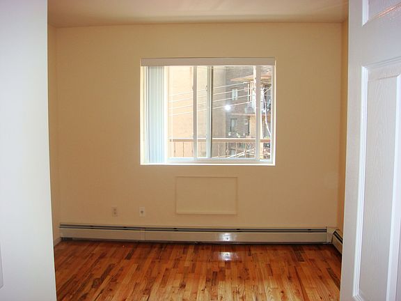 4th image of 2534 27th St APT 4A