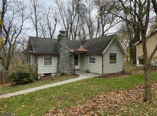 152 Coon Den Rd, Highland Lakes, NJ 07422