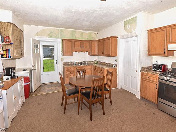3rd image of 280 W Main St