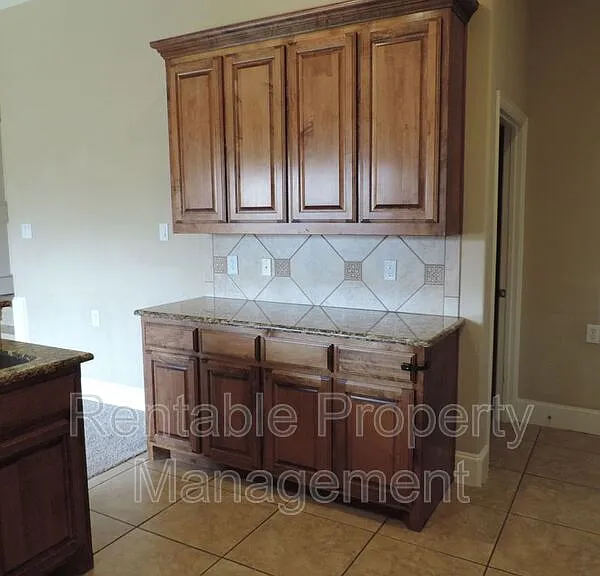 1835 Leann Ln — Photo 8