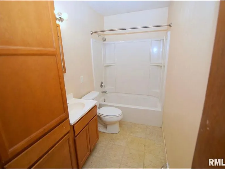 1032 Spruce Hills Dr — Photo 7
