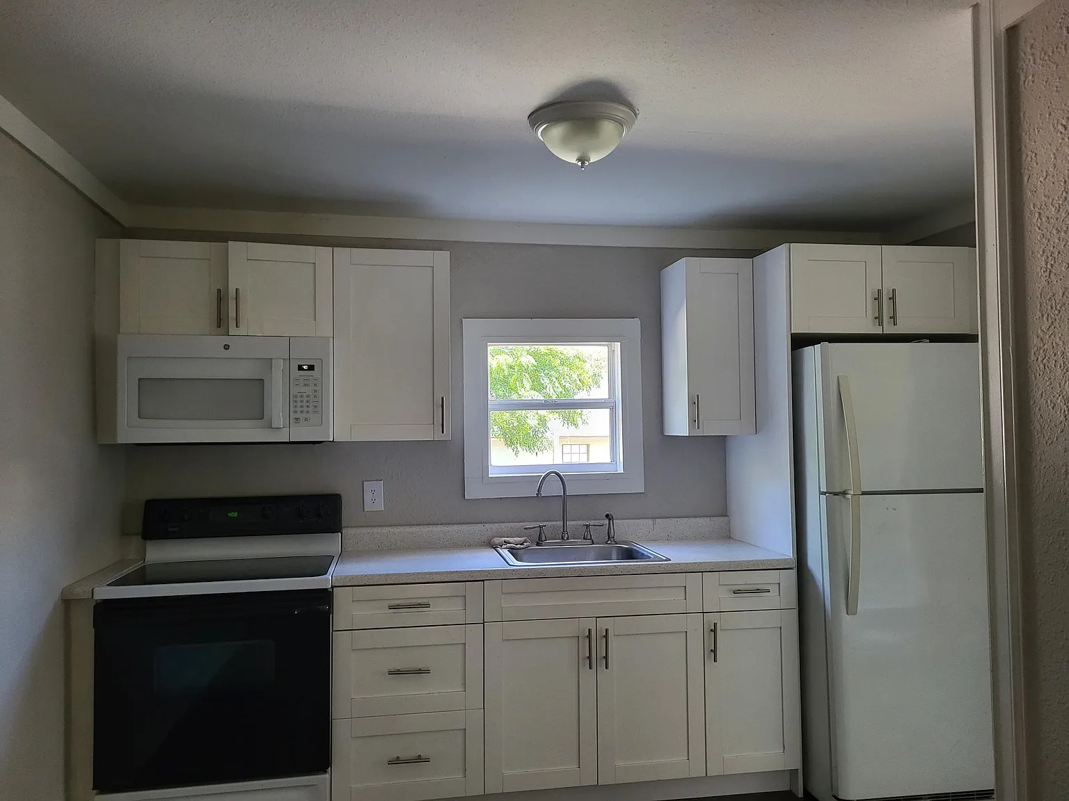 1523 W Hiawatha St — Photo 3