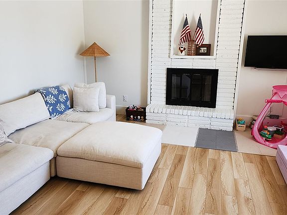 4th image of 2553 W 22nd St