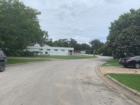 5th image of 3220 Owens St