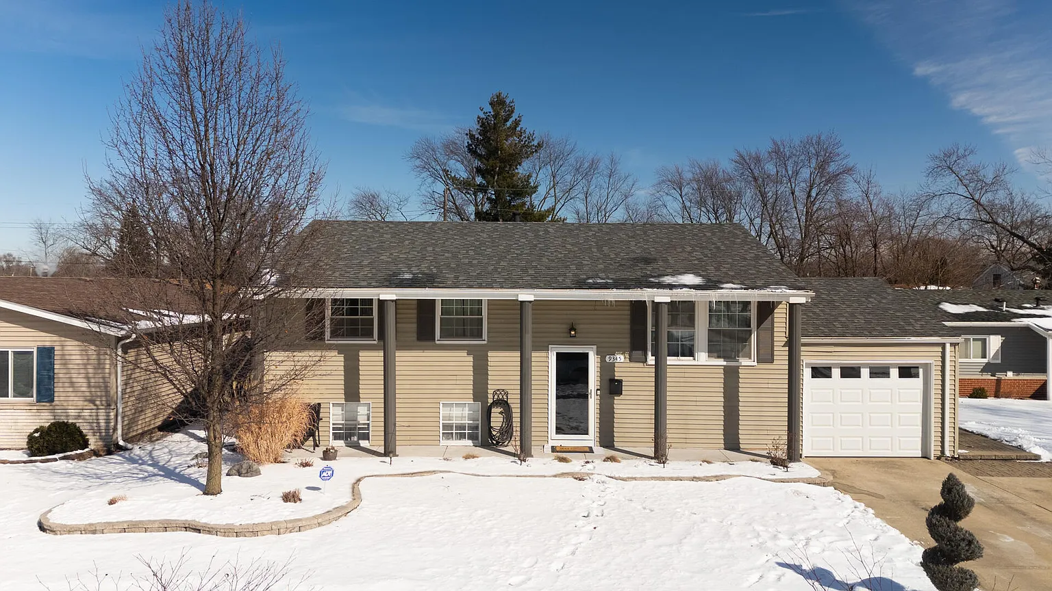 9345 Forrest Dr photo 1