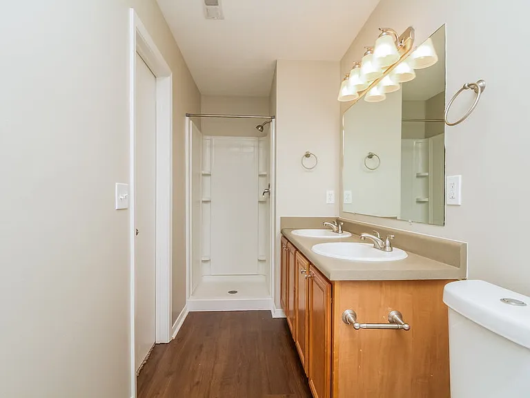 2776 Sutherland Dr — Photo 12