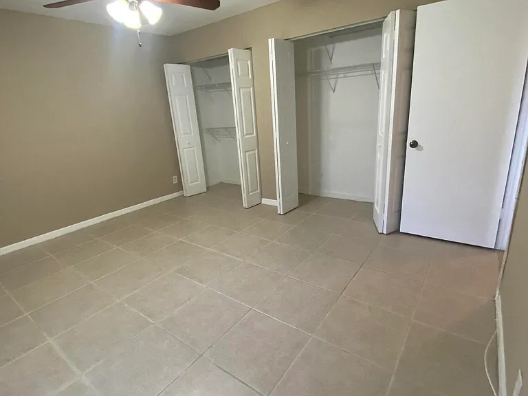 4302 Woodstock Dr #B — Photo 13
