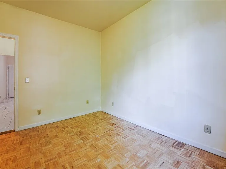 1020 Park Ave #8 — Photo 16
