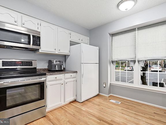 4th image of 516 Sugarbush Cir