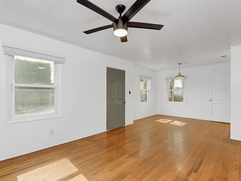 4774 College Ave — Photo 4