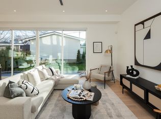 32 E 37th Ave, Vancouver, BC V5Y 2N1