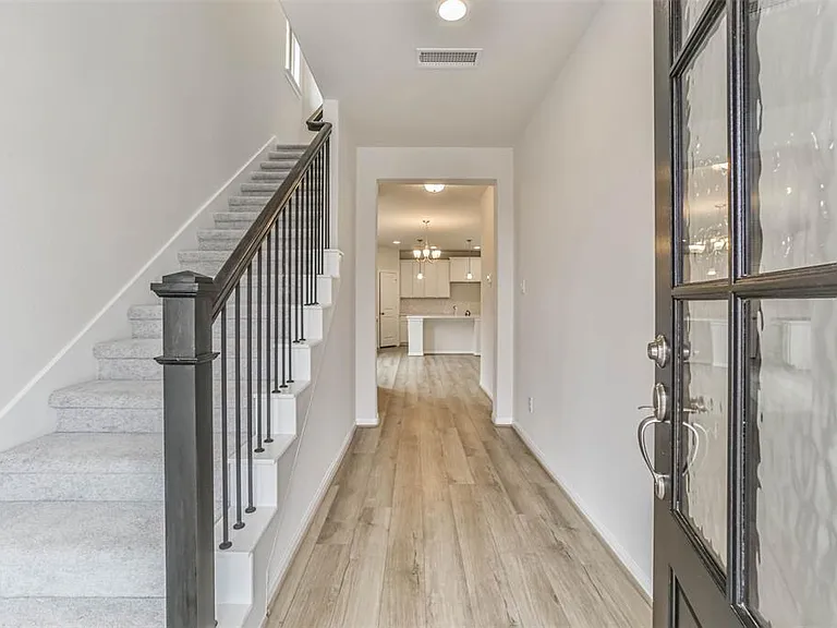 704 Ocean Palms Dr — Photo 3